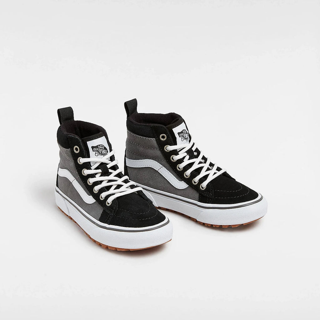 Vans Chaussures MTE Sk8-Hi Grises et noires paire vue de 3/4 face