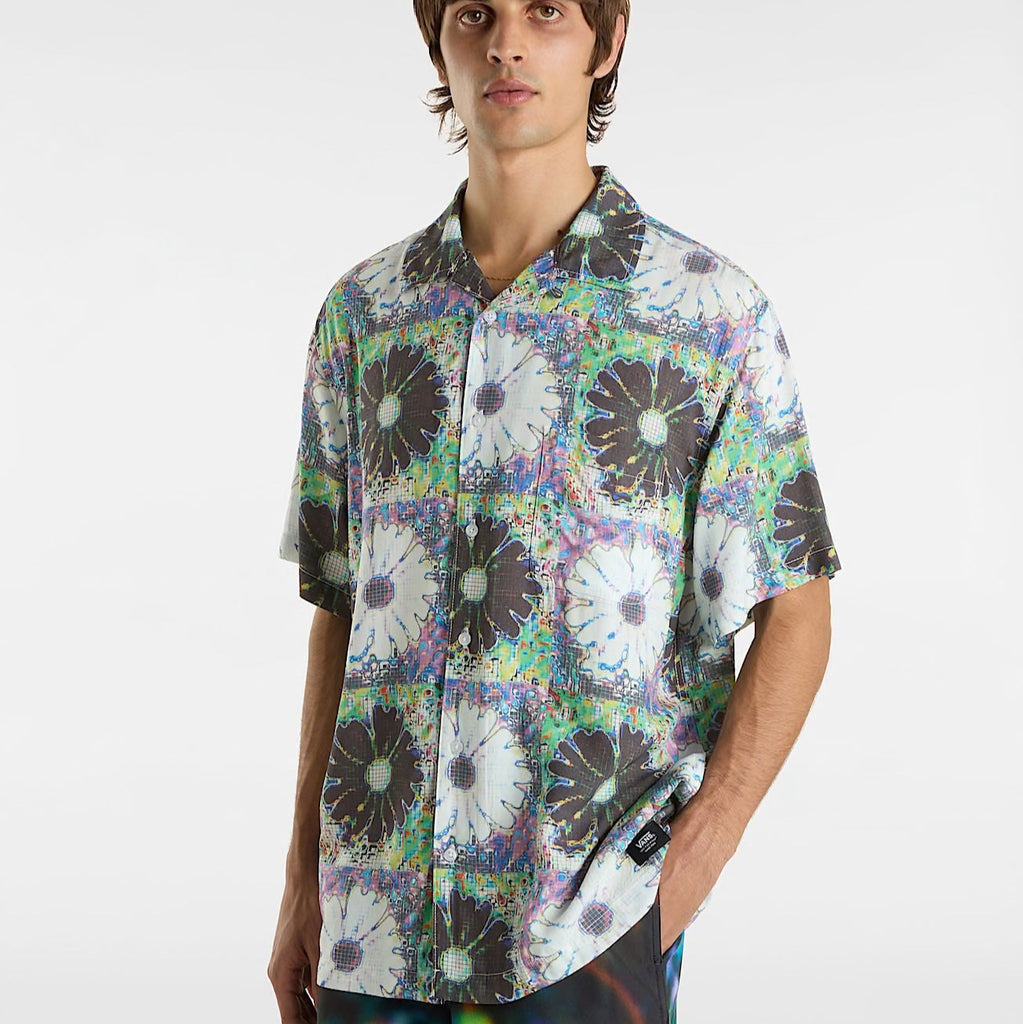Vans shirt Digitals vu de face poté par un mannequin Gris 