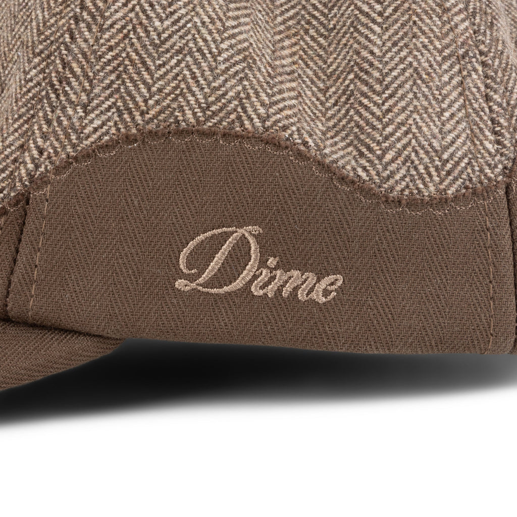 Casquette Dime MTL Heritage Low Pro – mélange laine/polyester, motif chevron, lanière cuir logo embossé, style skate Mons. Vue sur la broderie