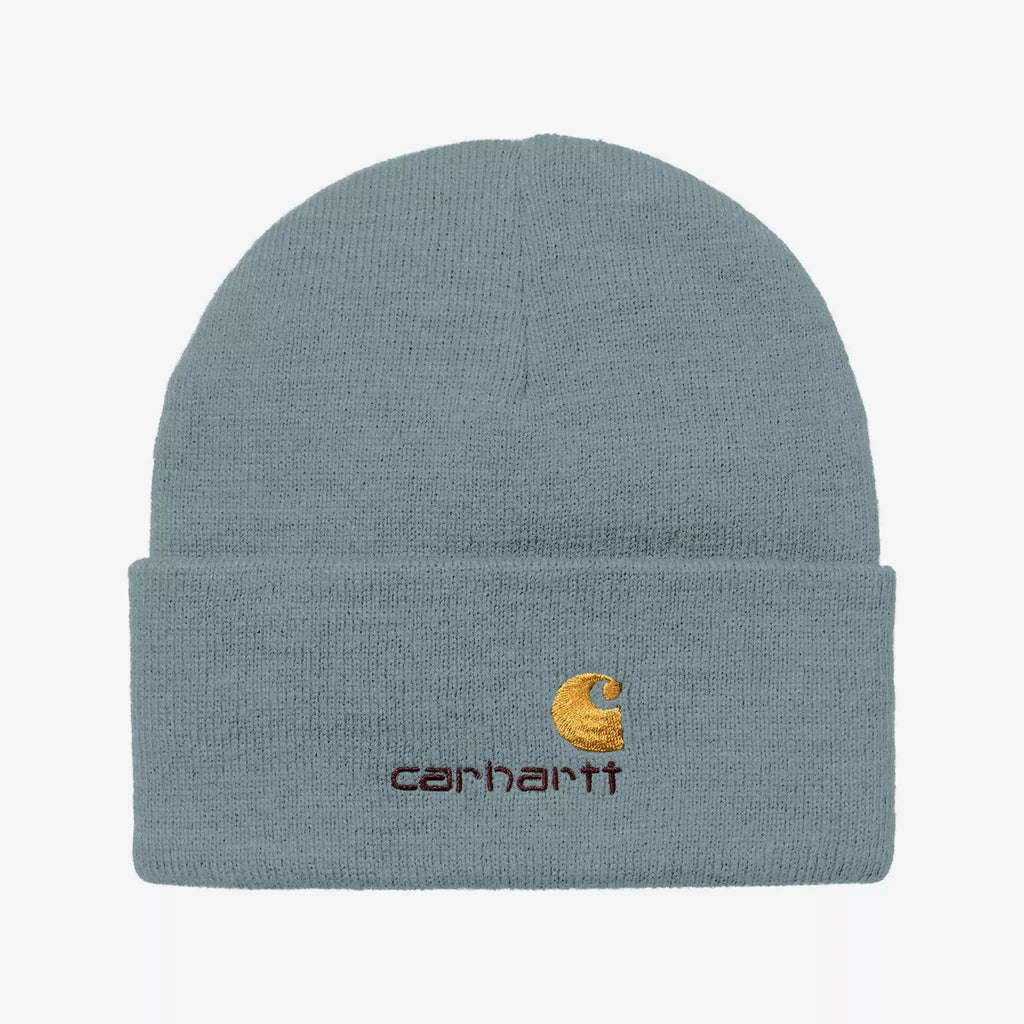 Bonnet Carhartt WIP American Script en polyester recyclé, avec revers et logo brodé bicolore – dispo à Mons.
