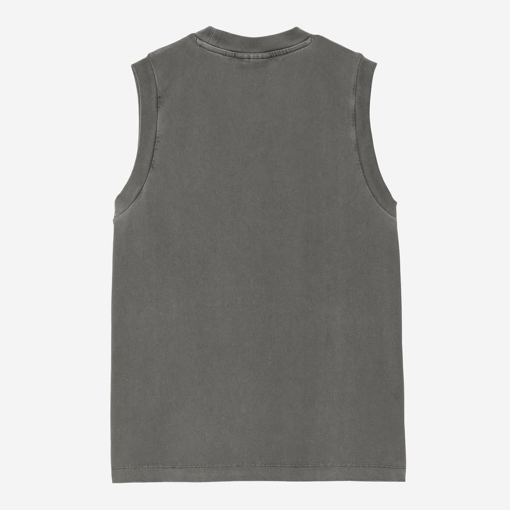 Débardeur Nelson vue de dos pour femme en coton biologique, loose fit, teint en pièce, style streetwear et casual chic, disponible à Saint-Ghislain près de Mons.