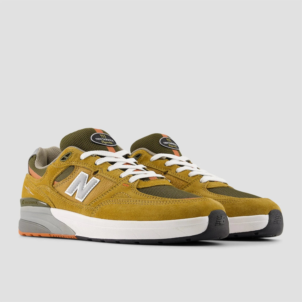 New Balance 933 Andrew Reynolds shoes Camel vues de 3/4 face 