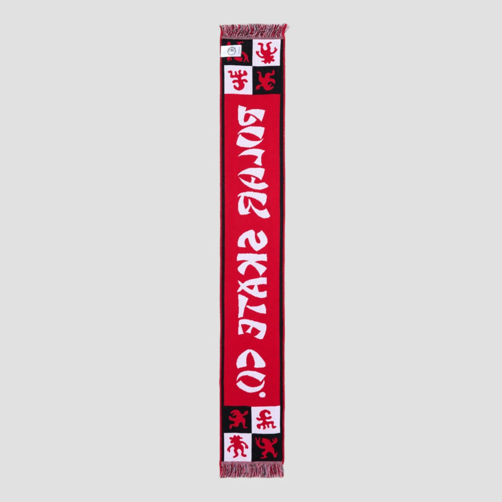 Écharpe Polar Skate Co. Football Scarf Checkers Red en acrylique, motif rouge à carreaux – accessoire skatewear à Mons. Vue à plat de l'autre côté