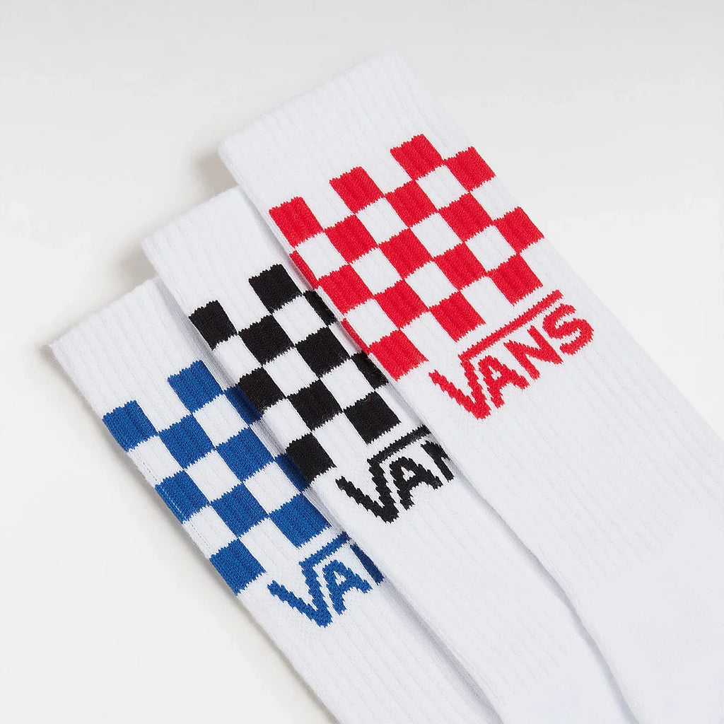 Zoom sur le logo Vans des chaussettes Classic Check Crew blanches, disponibles chez Yagö skateshop.