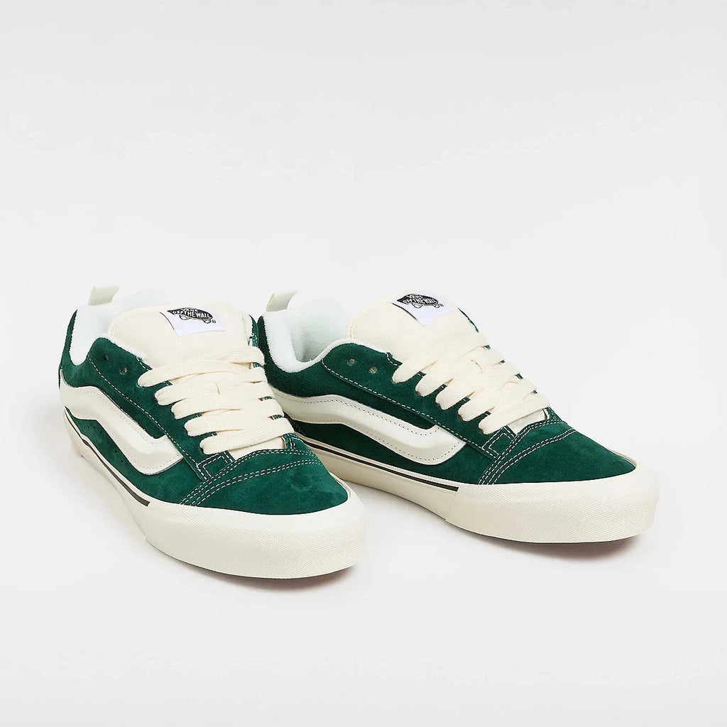 Chaussures Vans Knu Skool Green White vue sur la paire 3/4 face