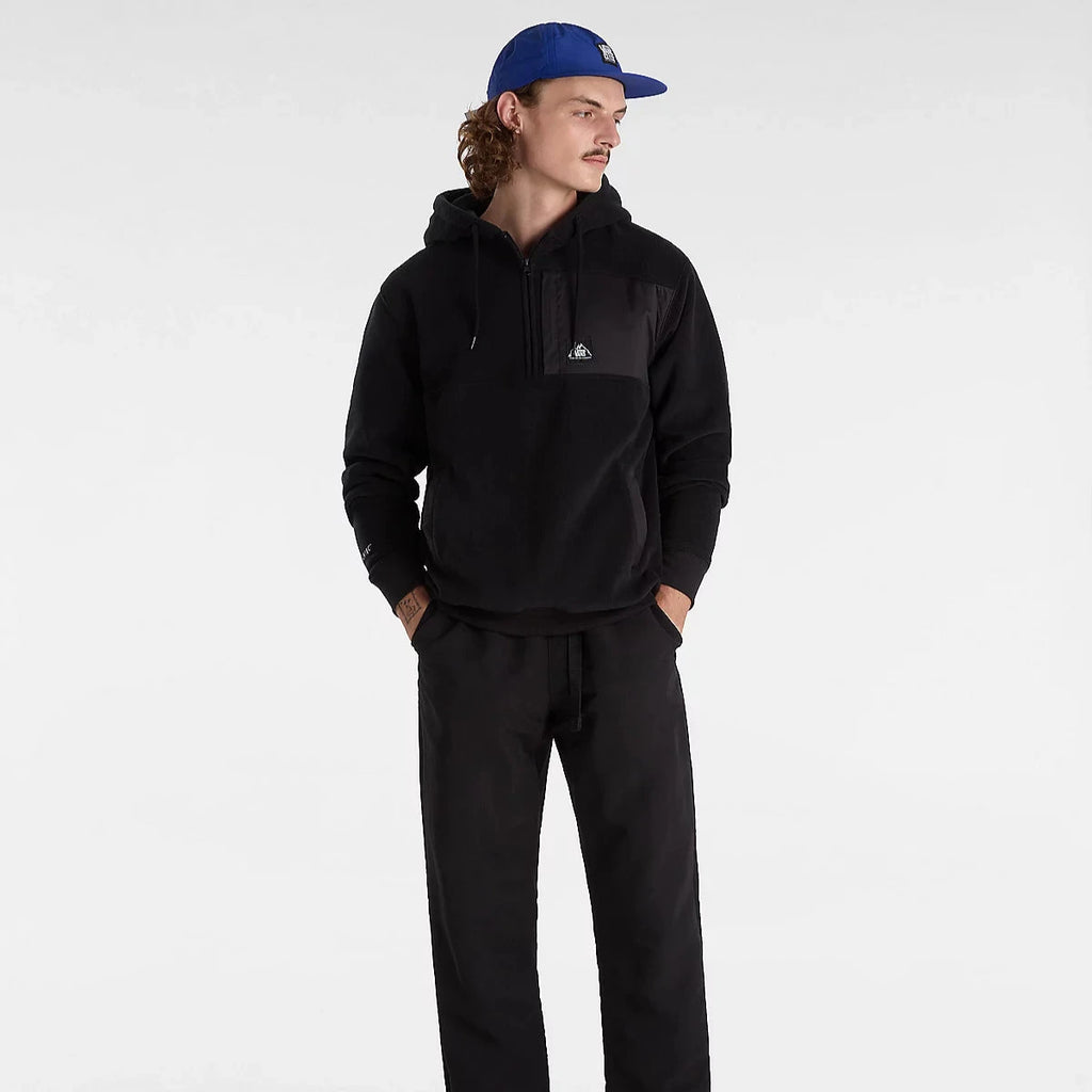 Mannequin portant le Vans Polartec MTE Sweat Black vu de face en entier