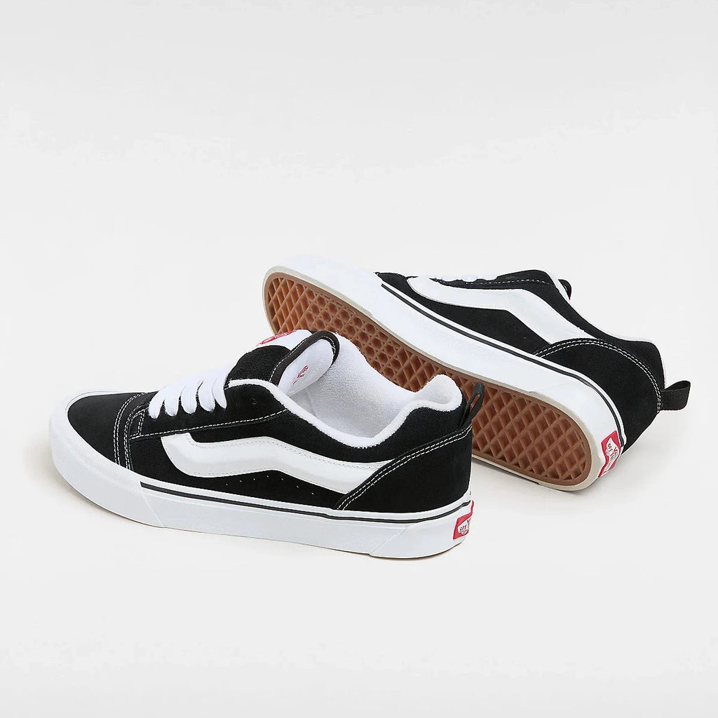 Chaussures Vans Knu Skool Black White vue de profil et couchée