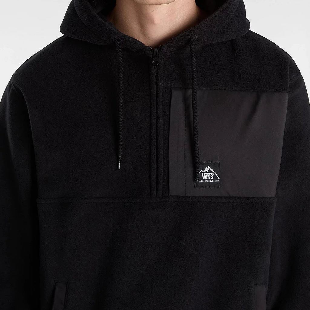 Mannequin portant le Vans Polartec MTE Sweat Black zoom sur l'avant du pull