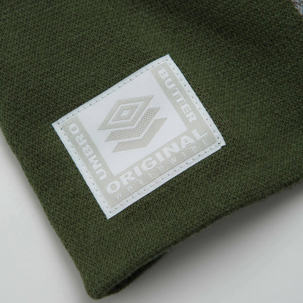 Bonnet Butter x Umbro Athletica Skully Sage vue sur l'étiquette dans le bas du bonnet