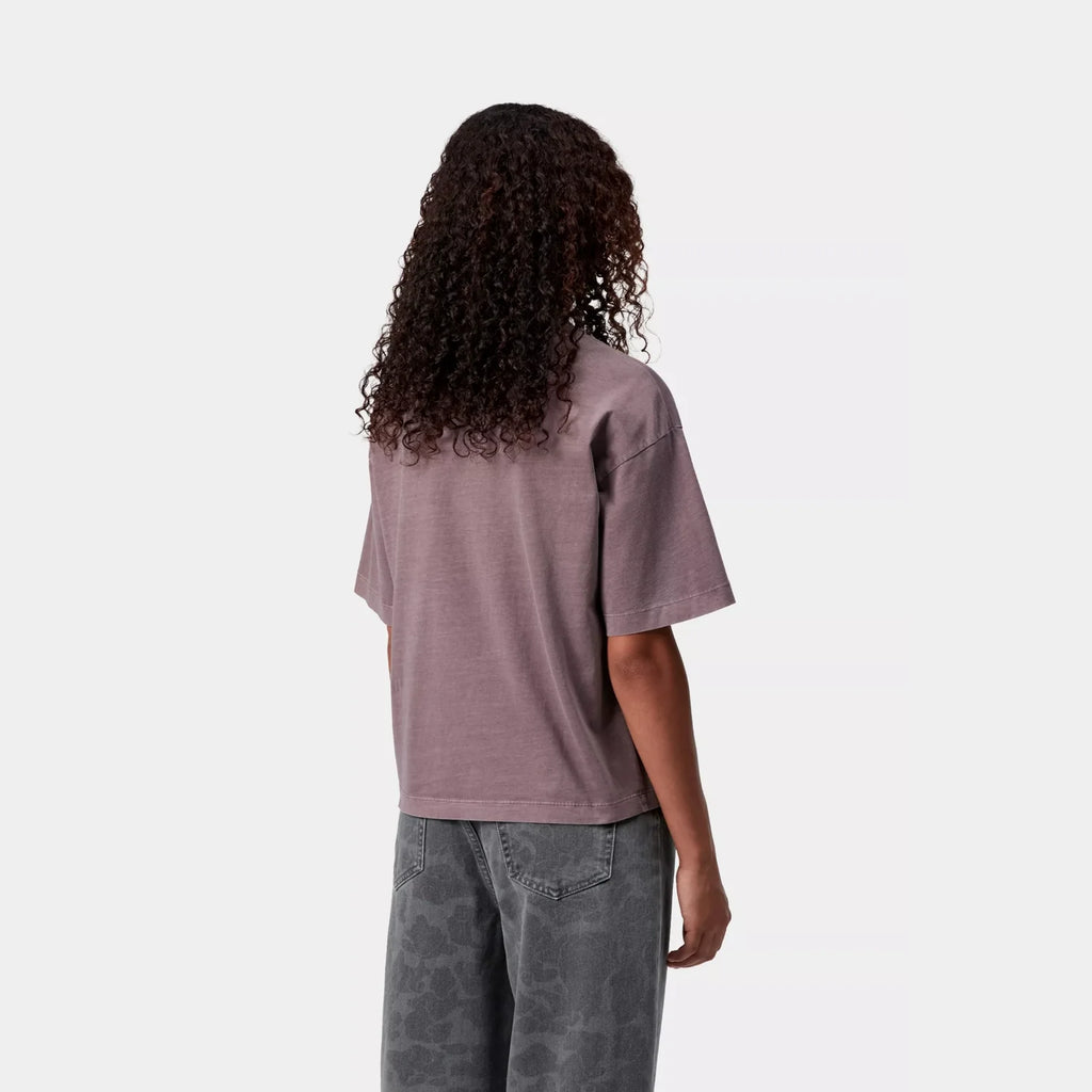 Carhartt WIP T-shirt Nelson femme Phlox coton bio coupe loose cropped Square Label – skateshop Mons. Vu de dos porté par un mannequin