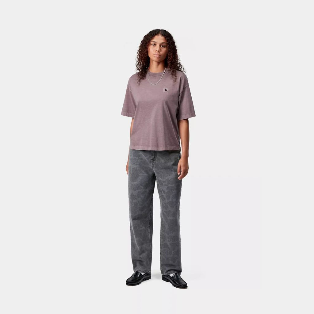 Carhartt WIP T-shirt Nelson femme Phlox coton bio coupe loose cropped Square Label – skateshop Mons. Vu de face porté par un mannequin