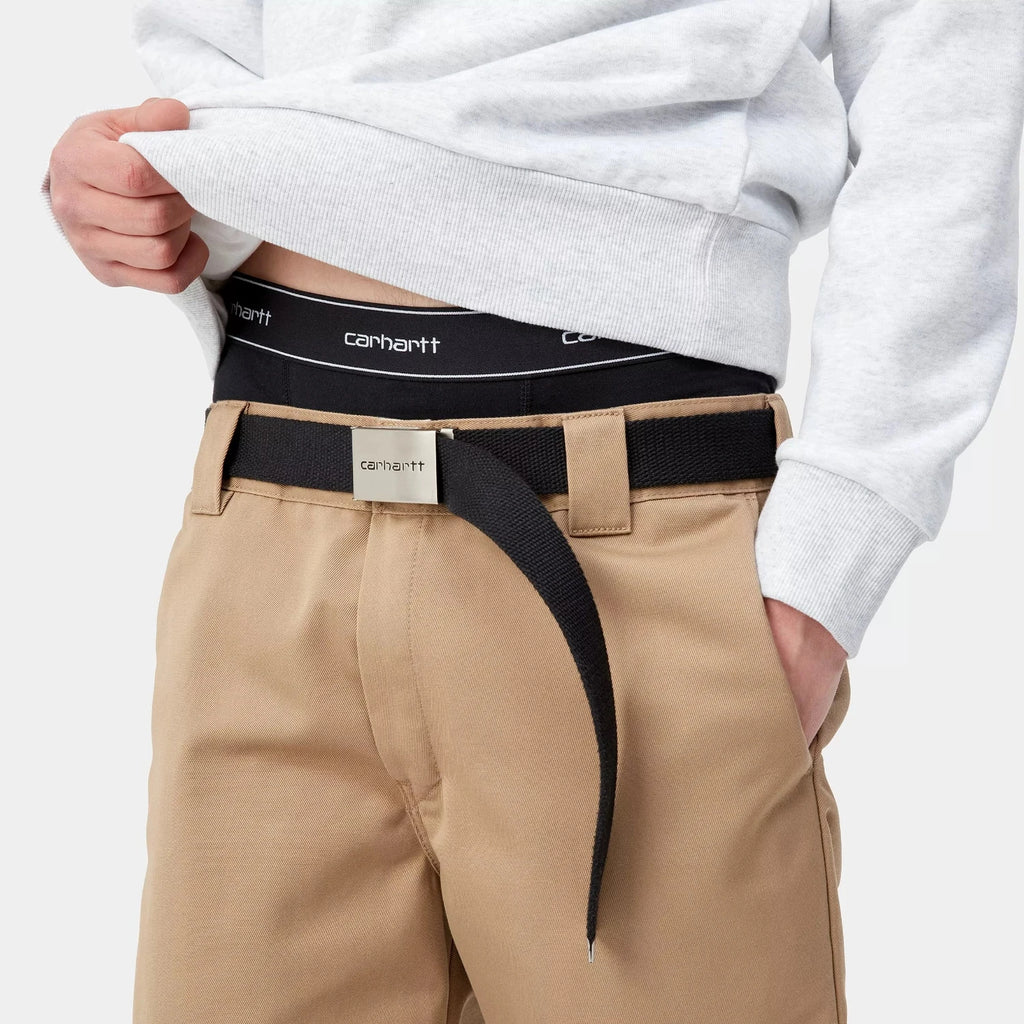 carhartt wip cotton trunks black black vu de face porté par un mannequin