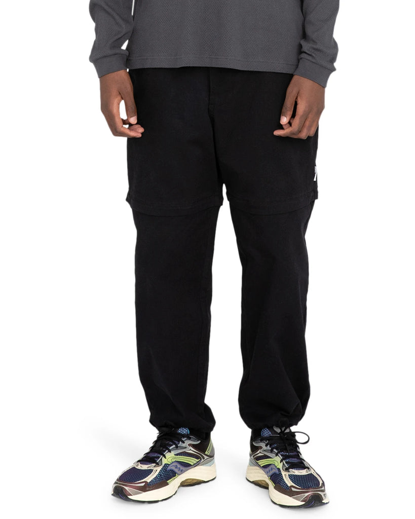 Mannequin portant le Pantalon Element x Pelago Convertible Flint Black vu de face