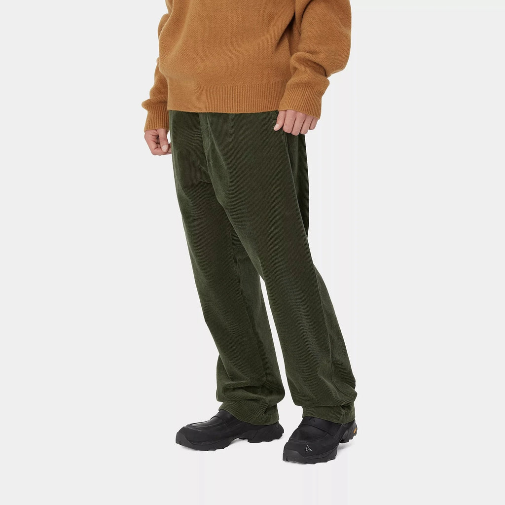 Mannequin portant le Carhartt WIP Floyd Pant Office Green vue sur les jambes de profil 