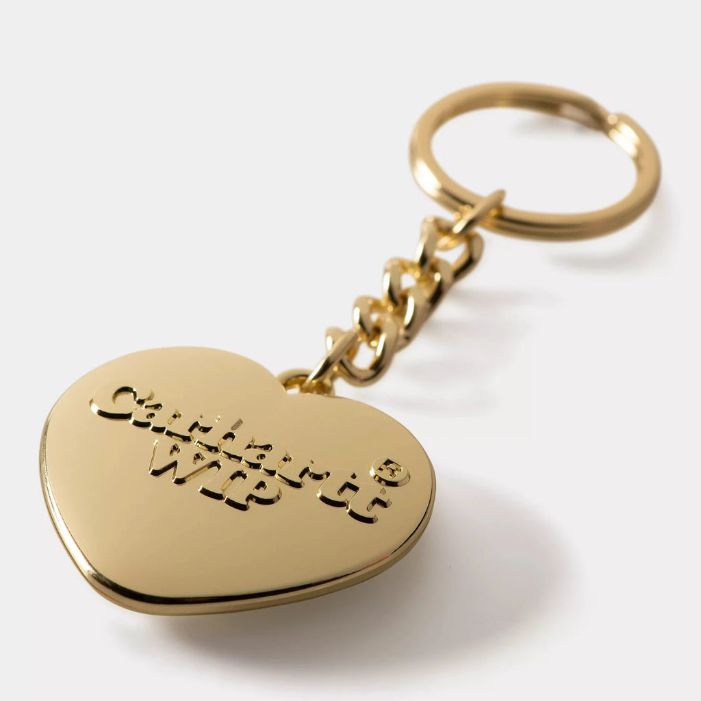Carhartt WIP heart keychain gold vue de face zoom sur le logo du porte clef