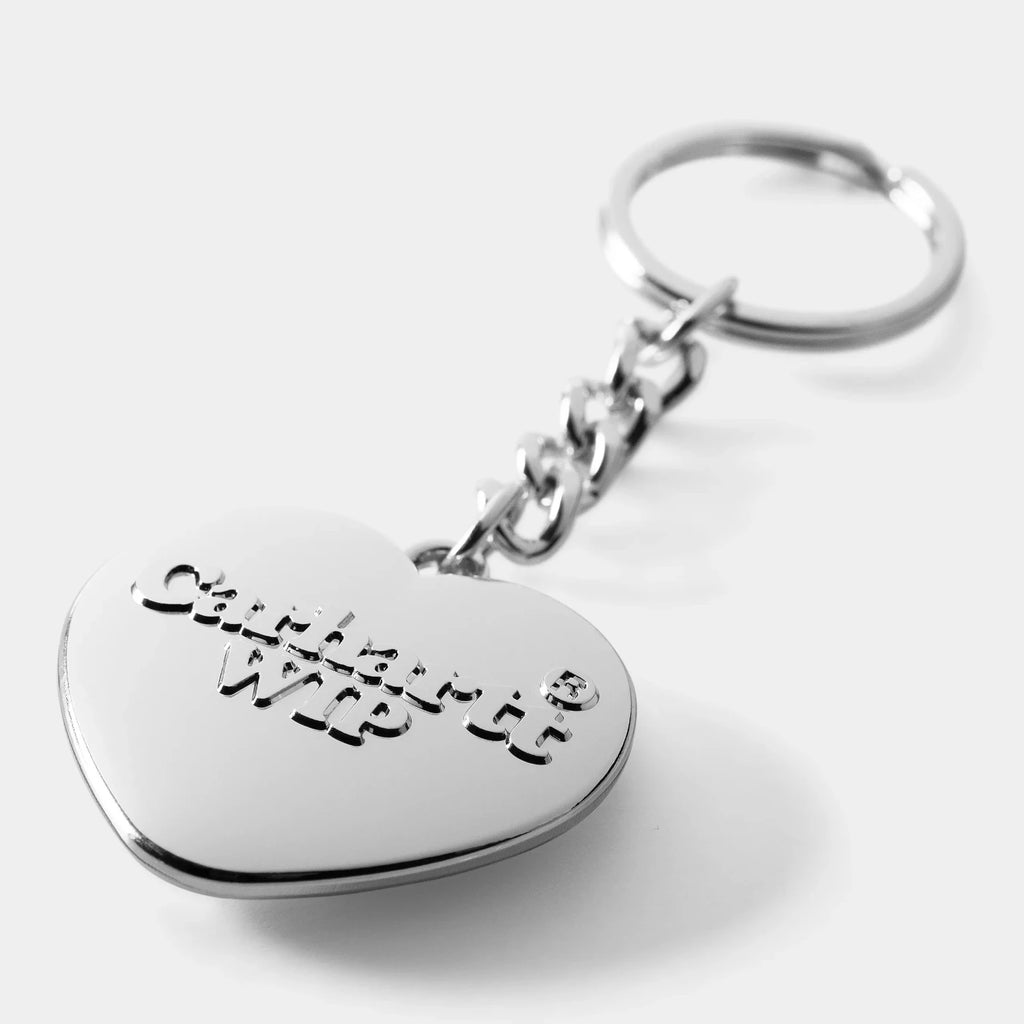 Carhartt WIP Heart keychain silver vue zoomée sur le logo du porte clef