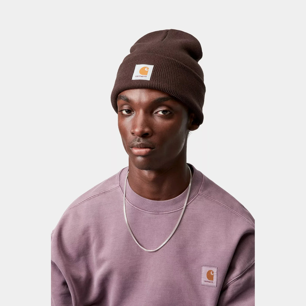 Bonnet Carhartt WIP Acrylic Watch Hat Palisander maille côtelée unisexe – skateshop Mons - Porté par un mannequin