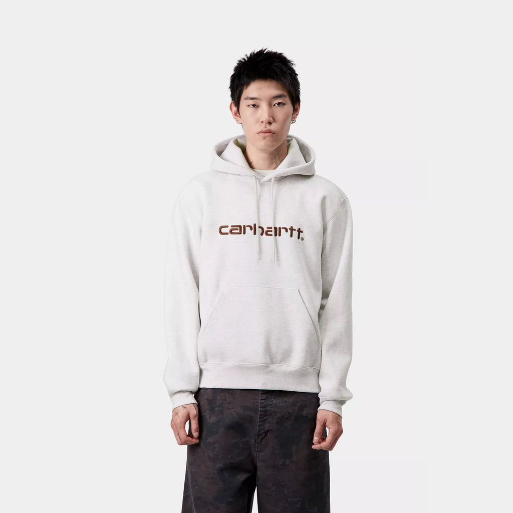 Hoodie Carhartt WIP Script Ash Heather Rondo coupe ample logo brodé – skateshop Mons - Porté par un mannequin