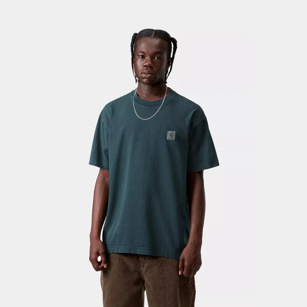 T-shirt Vista Carhartt WIP – coton 230 g loose fit teint en pièce – skateshop Mons - Porté par un mannequin vu de face