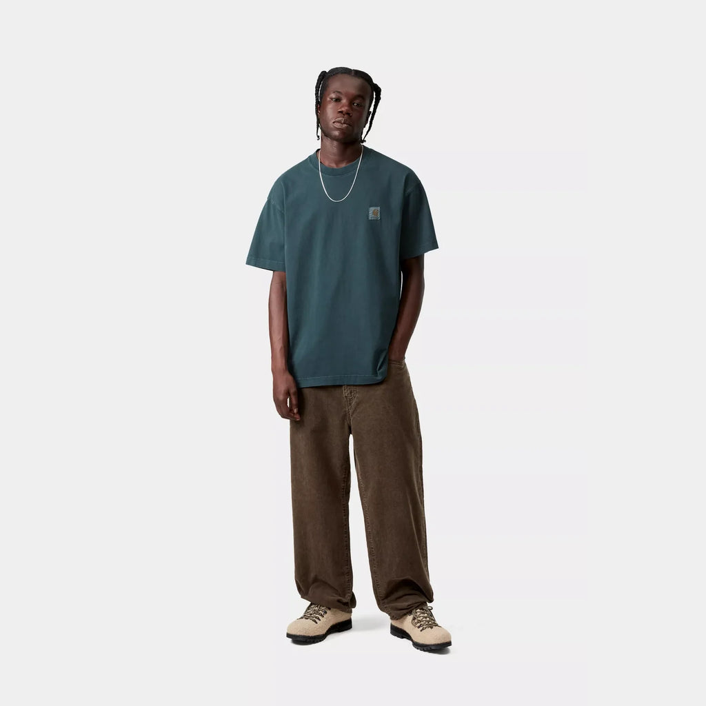 T-shirt Vista Carhartt WIP – coton 230 g loose fit teint en pièce – skateshop Mons- Porté par un mannequin vu de face