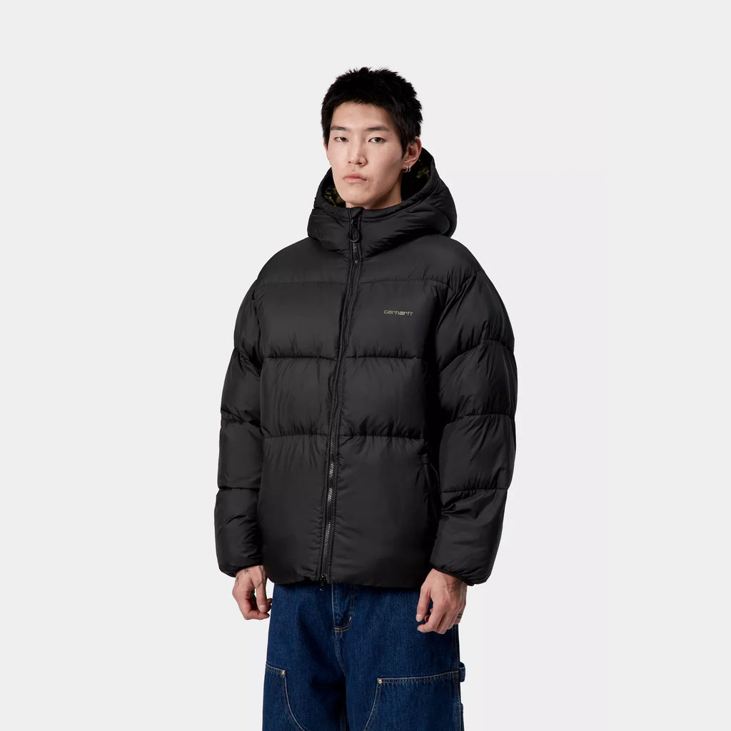 Doudoune Toronto Carhartt WIP – ripstop déperlant doublure camouflage duvet artificiel – skateshop Mons - Porté par un mannequin vu de face veste fermée