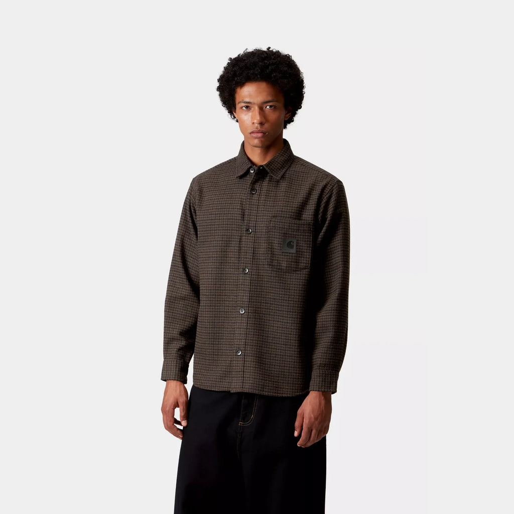 Chemise Lowis Carhartt WIP – polyester laine herringbone coupe loose Square Label – skateshop Mons - Vue de face porté par un mannequin 