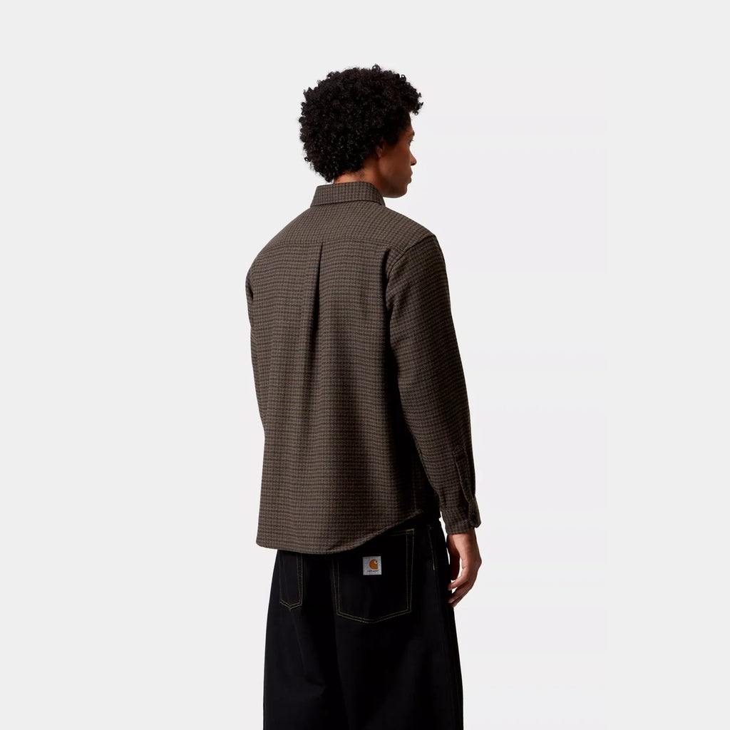 Chemise Lowis Carhartt WIP – polyester laine herringbone coupe loose Square Label – skateshop Mons - Vue de dos porté par un mannequin 