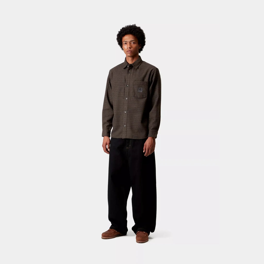 Chemise Lowis Carhartt WIP – polyester laine herringbone coupe loose Square Label – skateshop Mons - Vue de face porté par un mannequin en entier