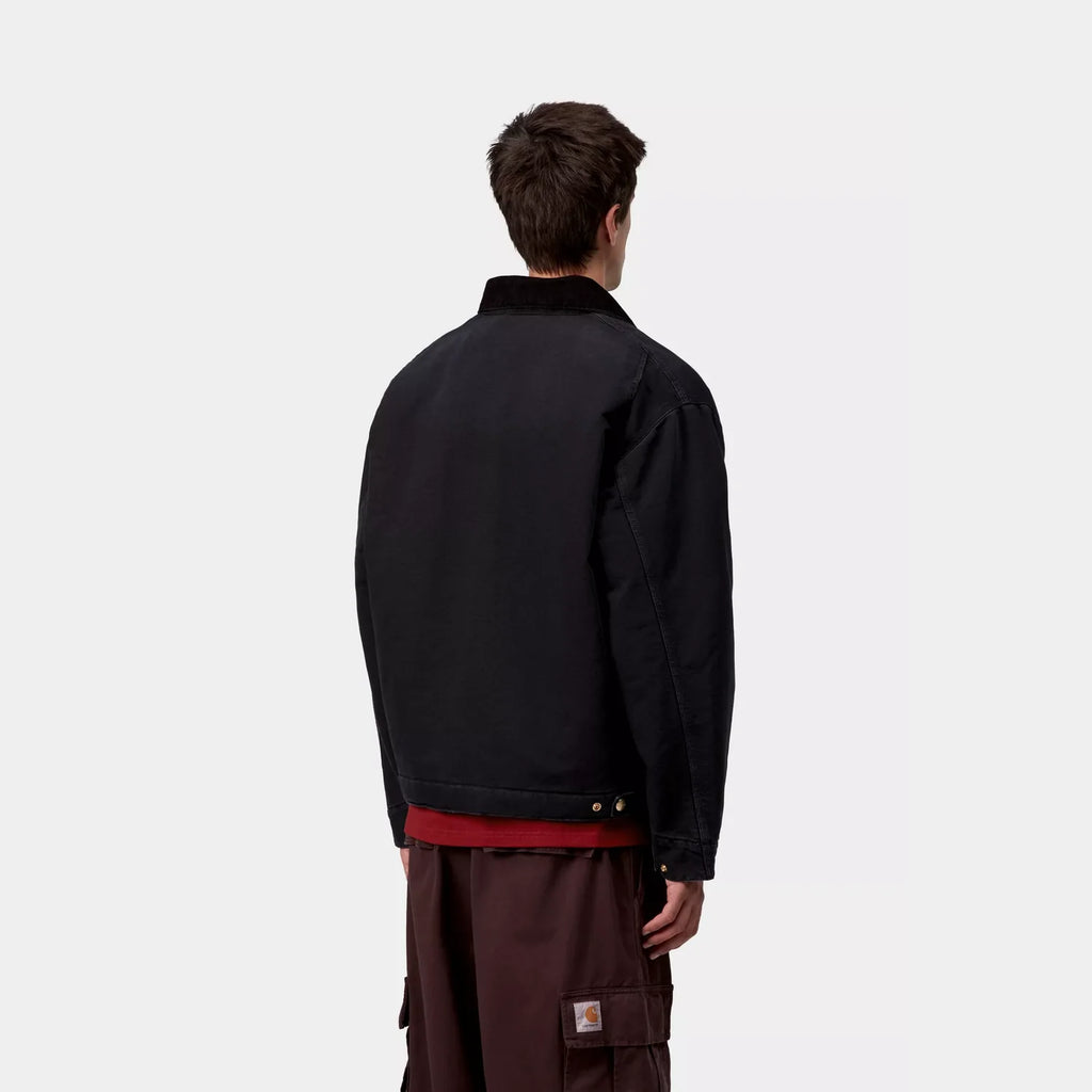 Veste Carhartt WIP OG Detroit Black Chalk Washed coton bio col velours côtelé – skateshop Mons - Vu sur un mannequin de dos