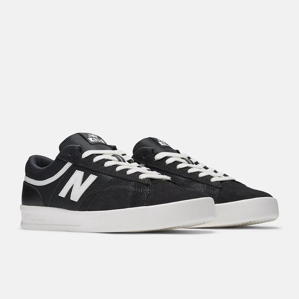 NB Numeric 430 Black/White vues de 3/4 face