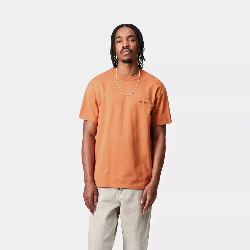 S/S American Script T-shirt Redhaven Carhartt WIP vu de face porté par un mannequin