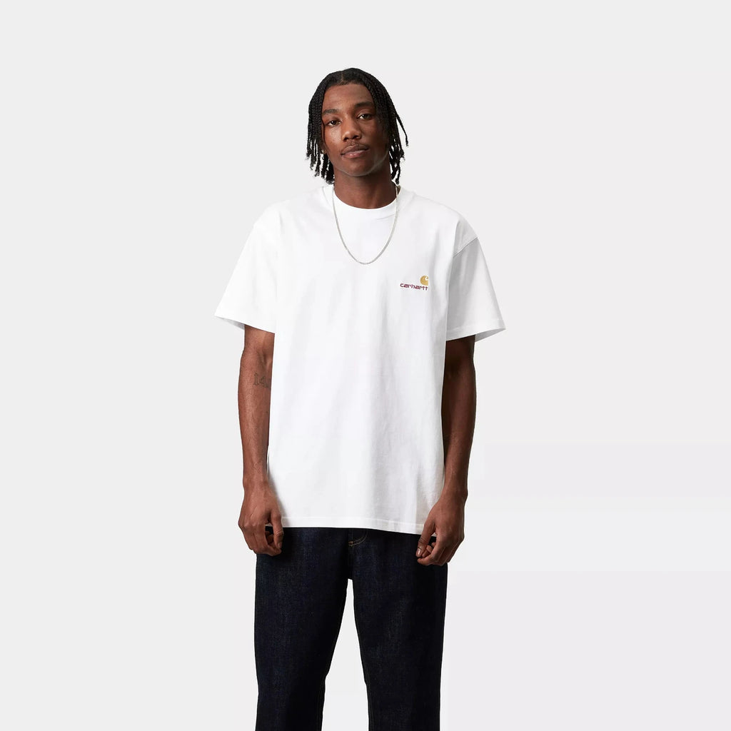 S/S American Script t-shirt White Carhartt WIP vu de face porté par un mannequin