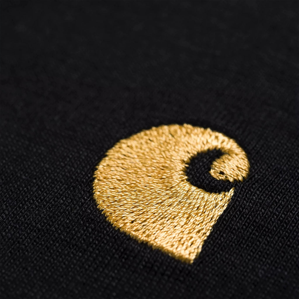 T-shirt Carhartt WIP Black Gold Chase vue zoomée sur la broderie