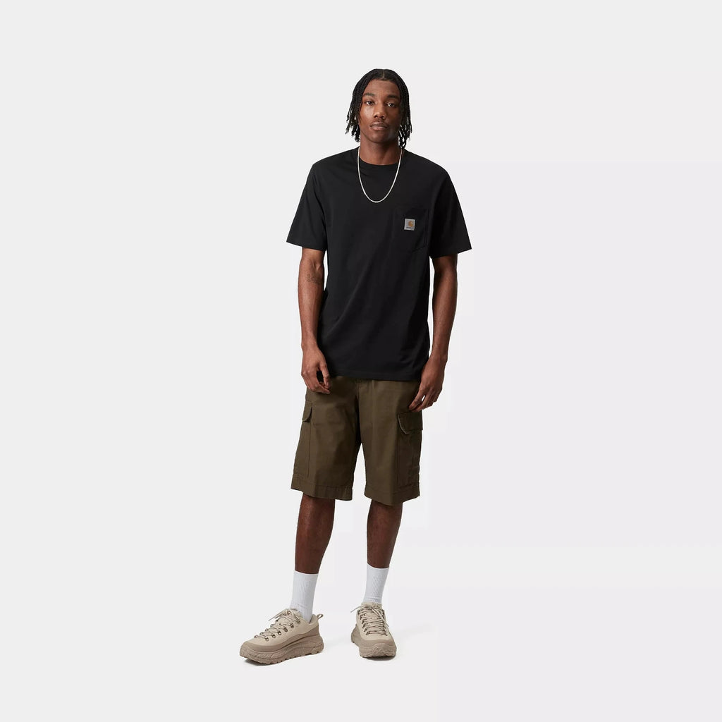 Carhartt WIP S/S Pocket T-shirt Black vu de dos porté par un mannequin vu en entier