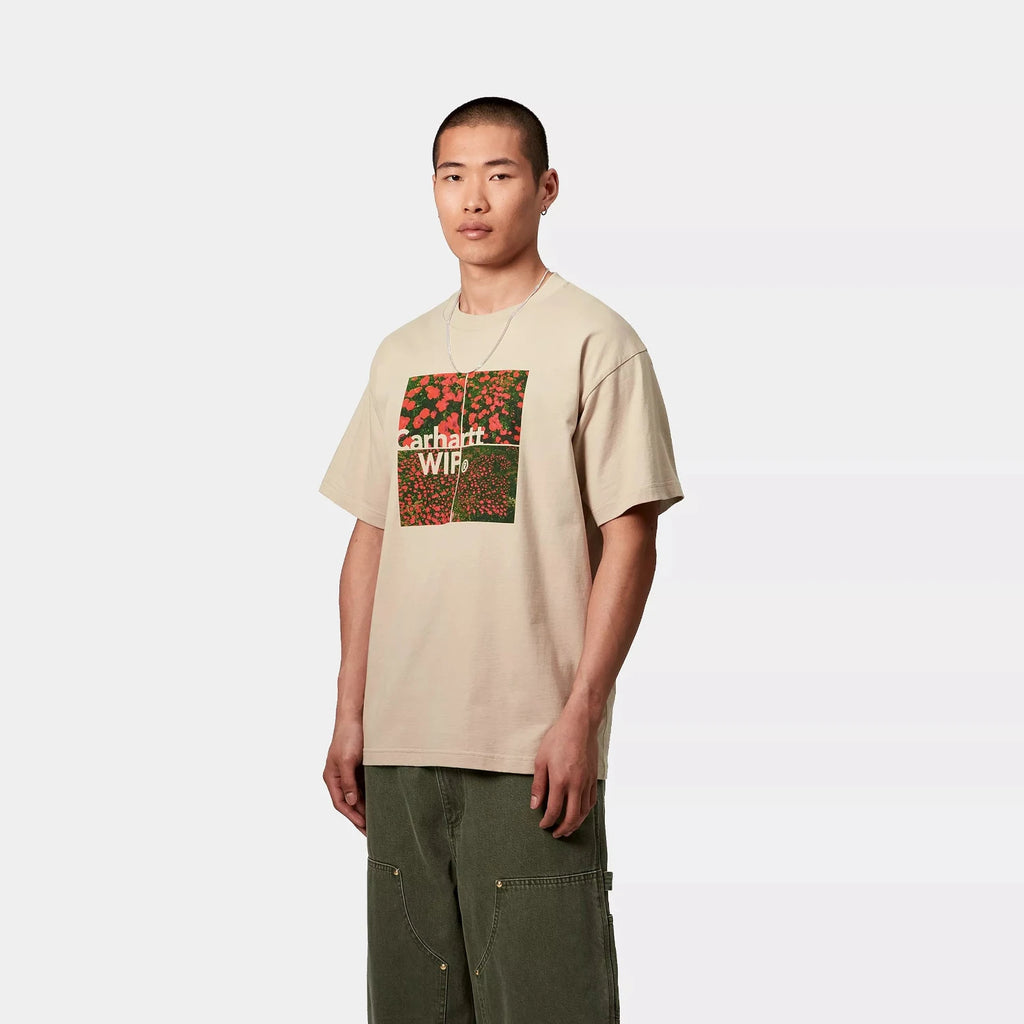 Carhartt WIP S/S Valley T-shirt Wall vu de face porté par un mannequin 