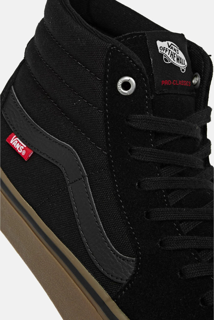 Chaussures Vans SK8-Hi Black Gum Pro vue zoomée sur le côté extérieur 