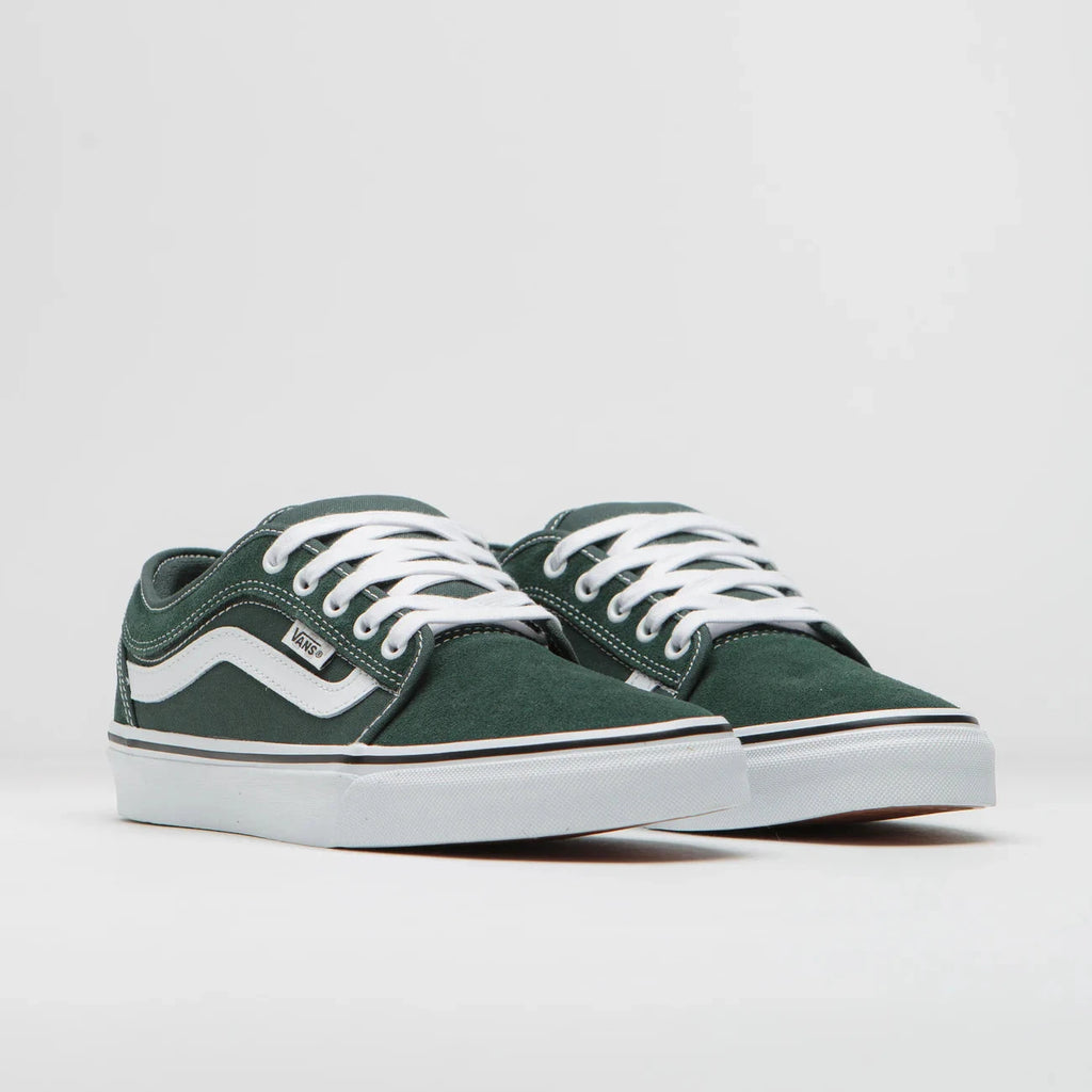 Paire de chaussures Vans Chukka Low Green Sables vue de 3/4 face