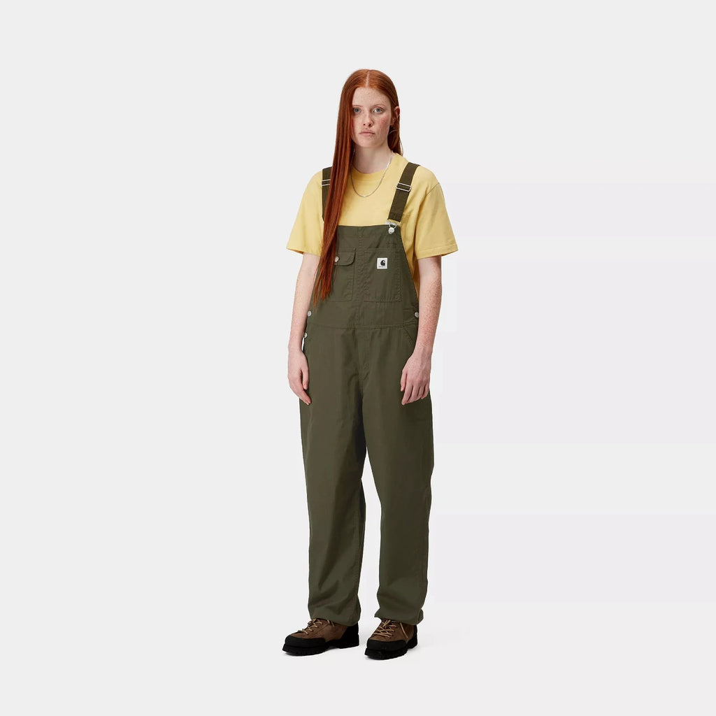 Carhartt WIP Harlington Bib turtle rinsed overall vu de face porté par un mannequin